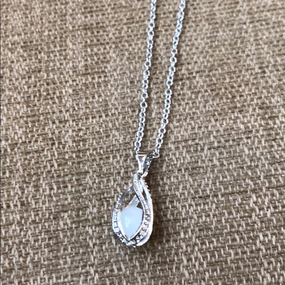 Glow in the dark Necklace - Picture 4 of 4